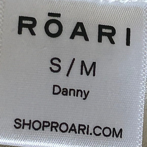 NEW NWT ROARI COLOR BLOCK BLACK WHITE CROPPED DANNY TOP SHIRT NYC S/M - Picture 4 of 7